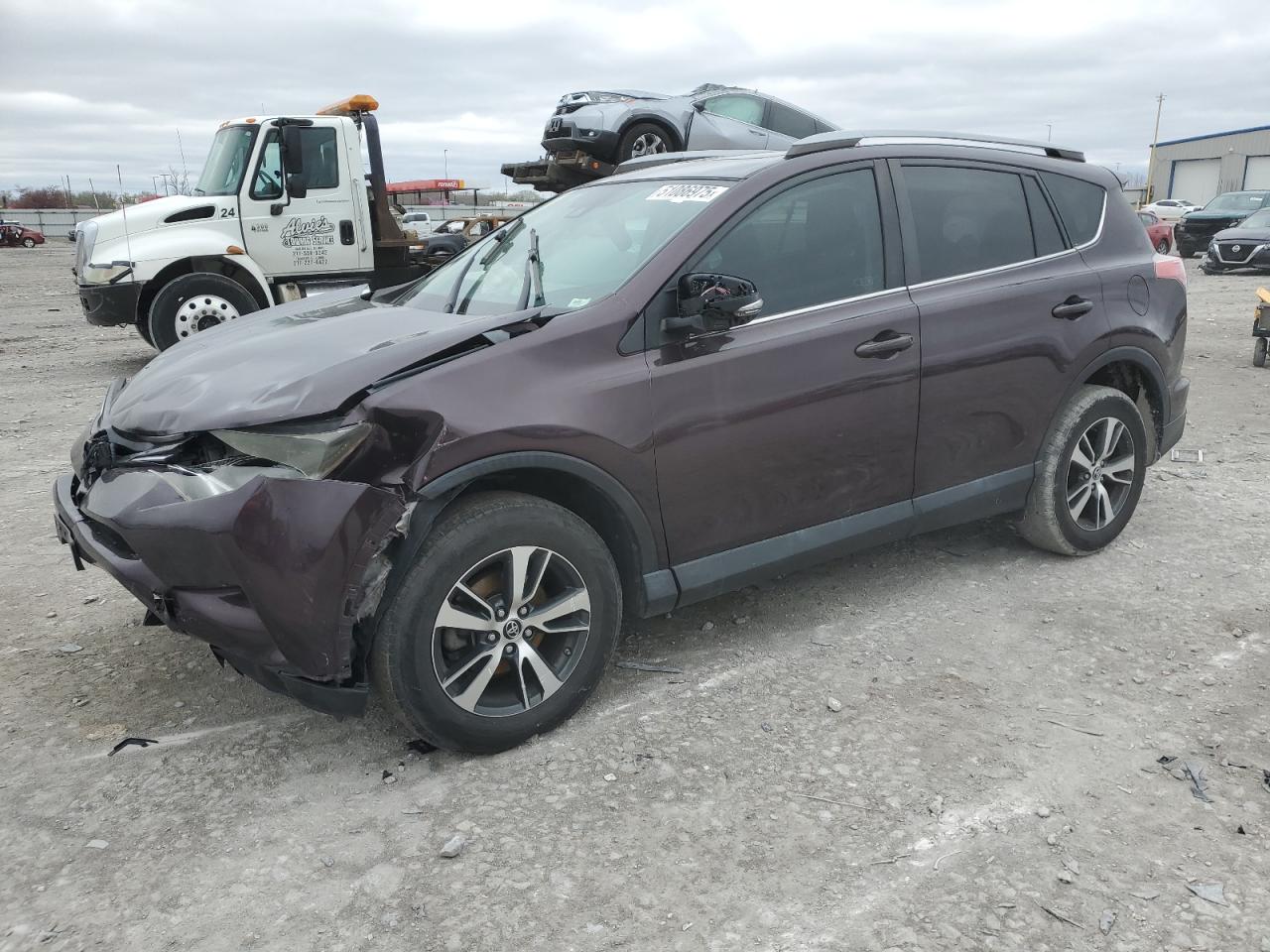2018 Toyota RAV4 XLE, VIN 2T3WFREV2JW431244 — Front end