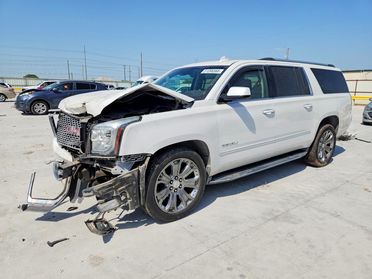 2016 GMC Yukon XL Denali, VIN 1GKS2HKJ7GR278198 — Front end