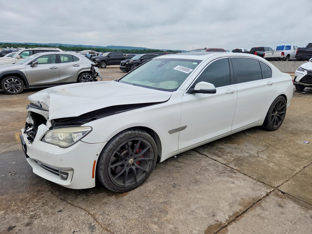 2013 BMW 7 Series 750Li, VIN WBAYE8C57DDE22260 — Front end