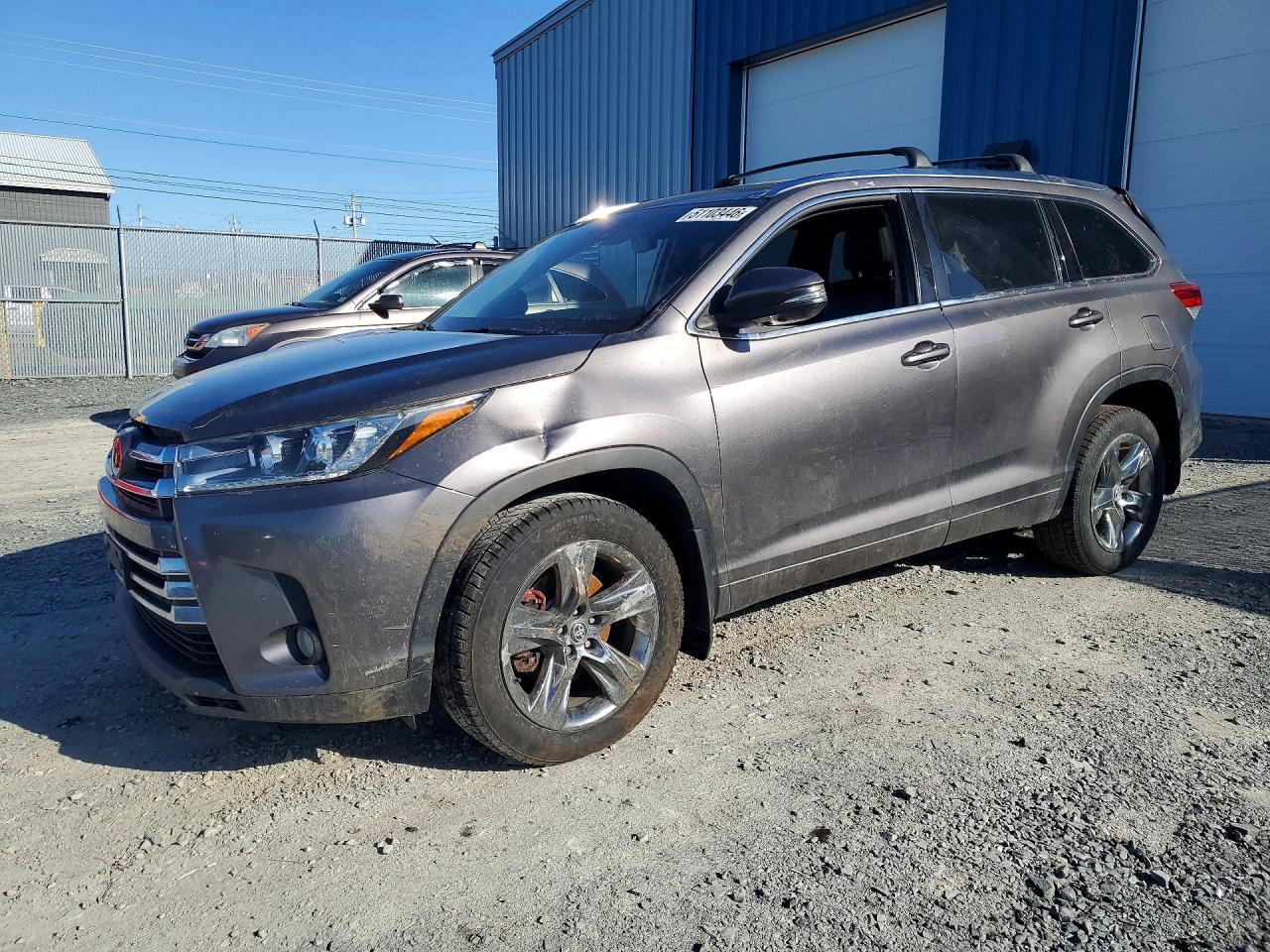 2018 Toyota Highlander Limited, VIN 5TDDZRFH4JS886864 — Rear end
