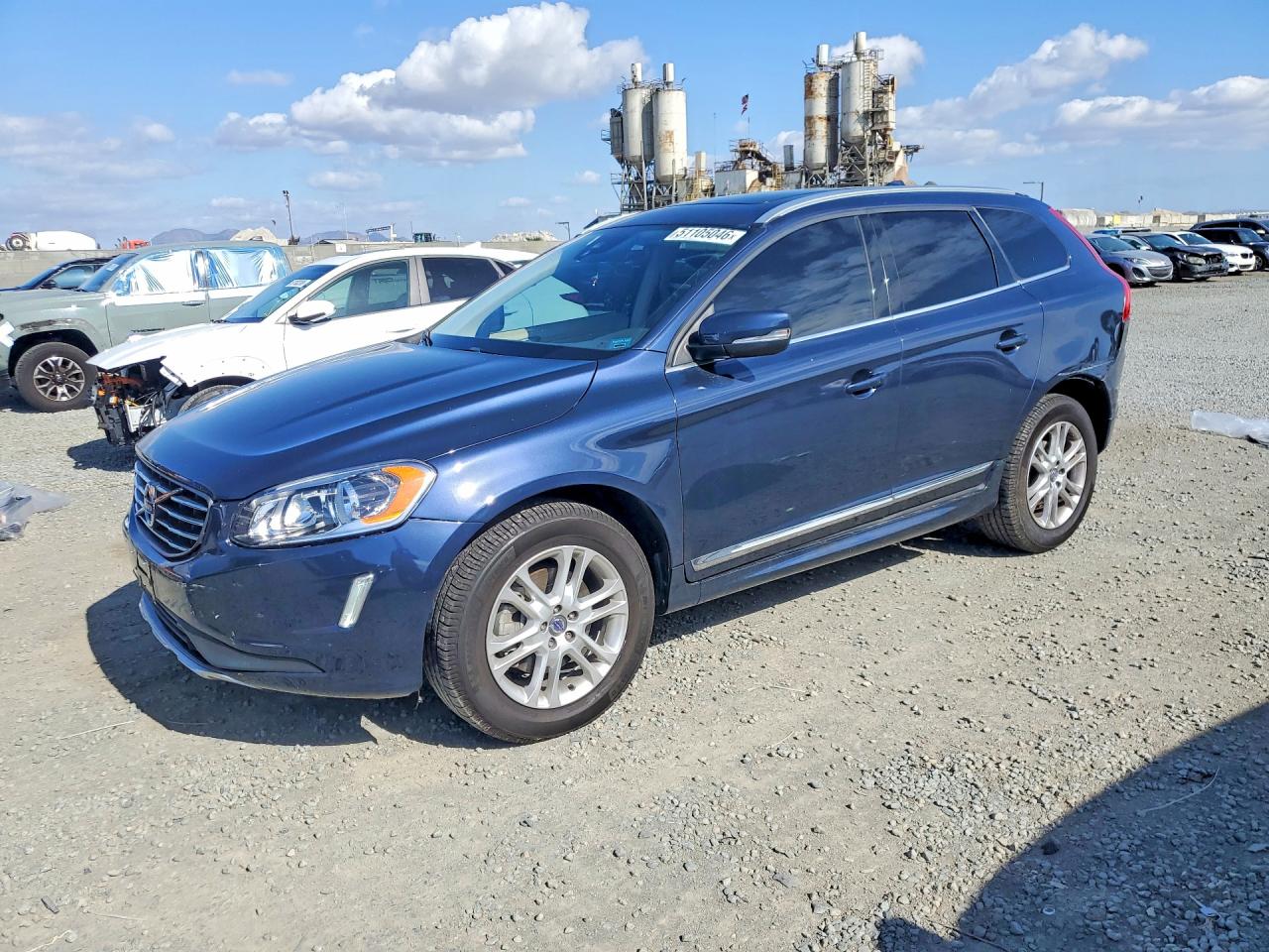 2015 Volvo XC60 T5 Drive-E Premier, VIN YV440MDK8F2755265 — Rear end