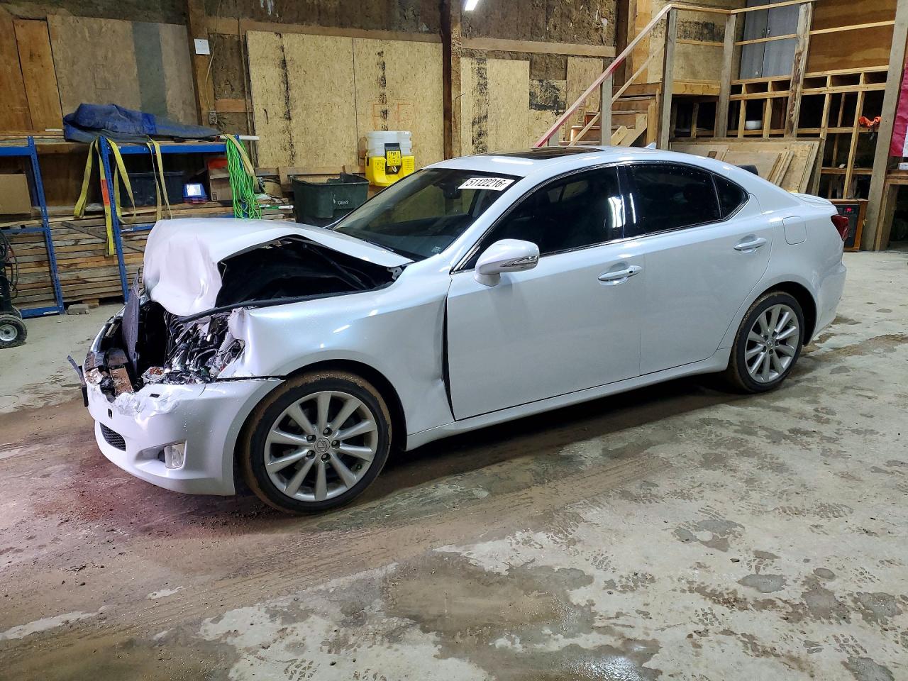 2010 Lexus IS 250, VIN JTHCF5C28A2032950 — Перед