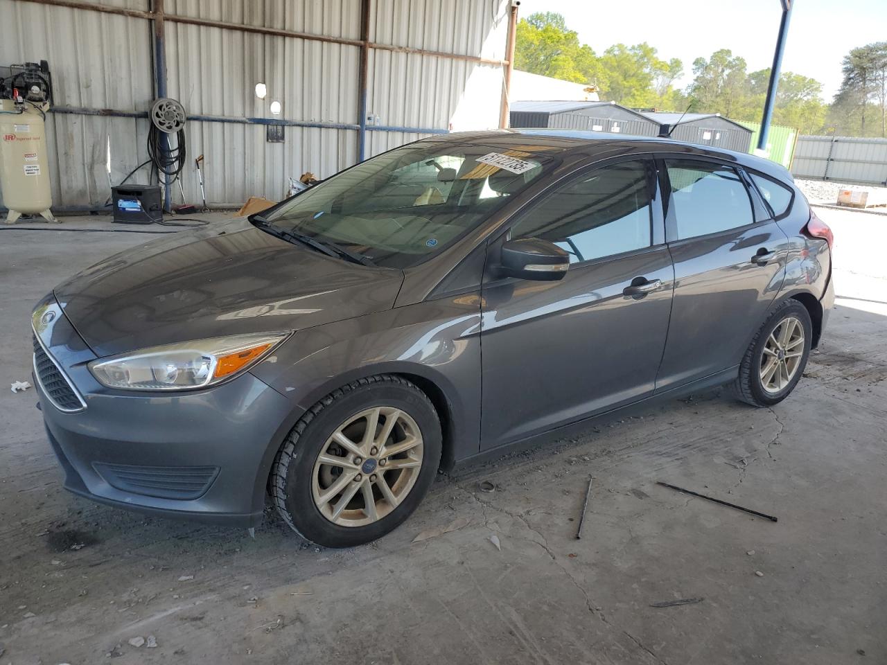 2016 Ford Focus SE, VIN 1FADP3K26GL200991 — Rear end