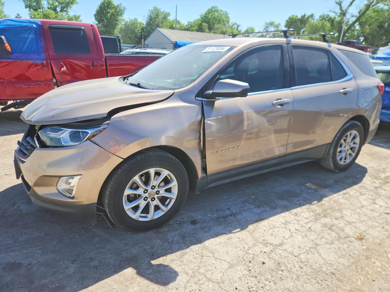 2018 Chevrolet Equinox LT, VIN 2GNAXJEV8J6262973 — Front end