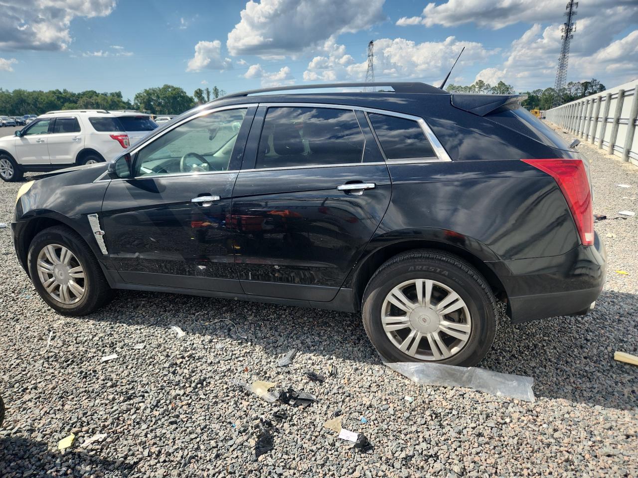 2011 Cadillac SRX, VIN 3GYFNGEY2BS567156 — Front end