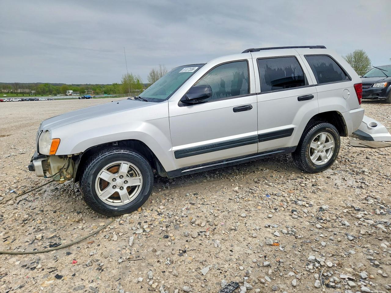 2006 Jeep Grand Cherokee Laredo, VIN 1J4GR48K66C115382 — Front end
