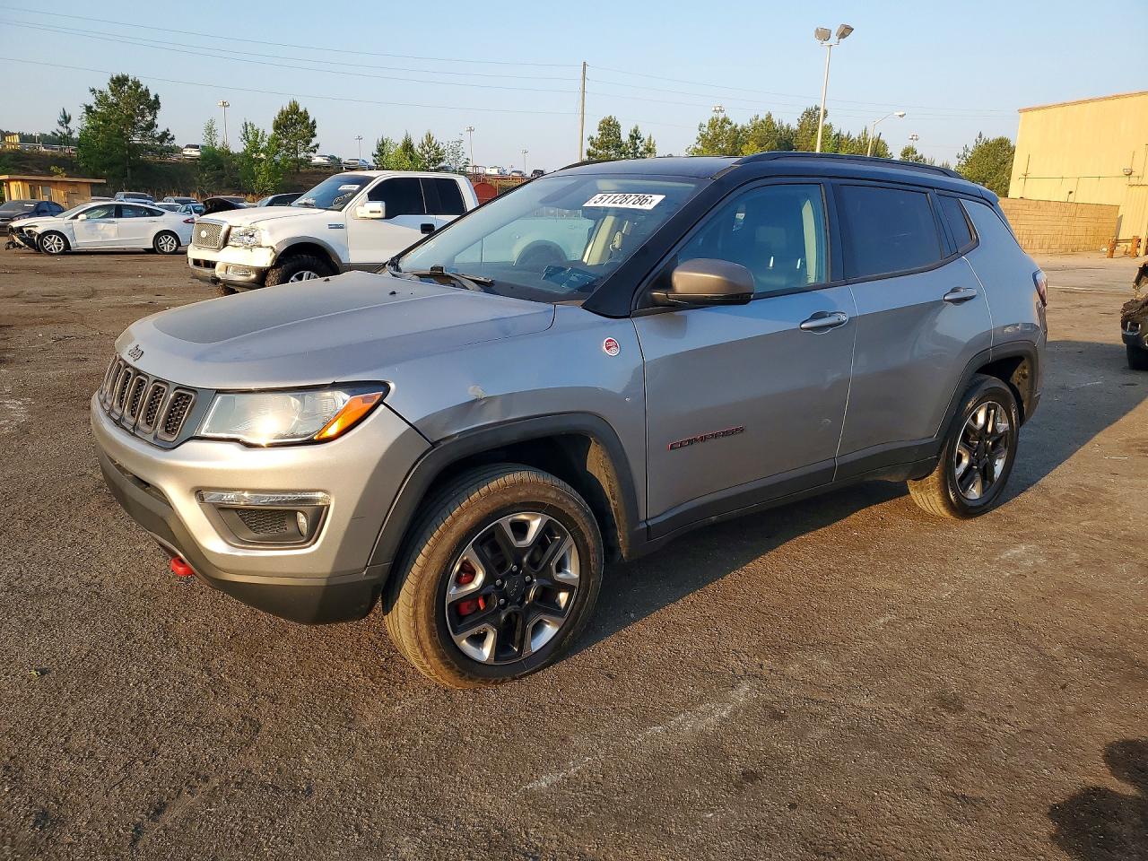 2018 Jeep Compass Trailhawk, VIN 3C4NJDDB8JT413052 — Side