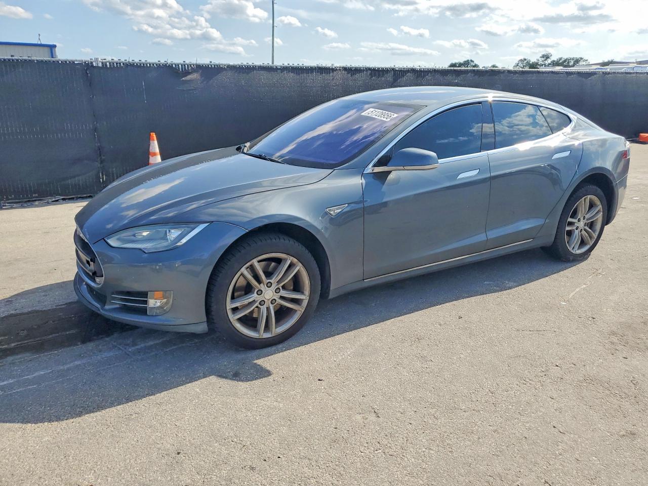 2012 Tesla Model S, VIN 5YJSA1DN9CFP02793 — Перед