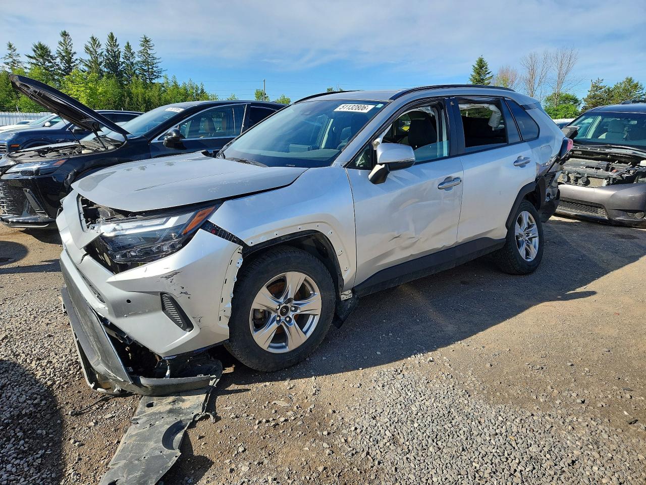 2023 Toyota RAV4 Hybrid XLE, VIN 2T3RWRFV3PW166337 — Бок