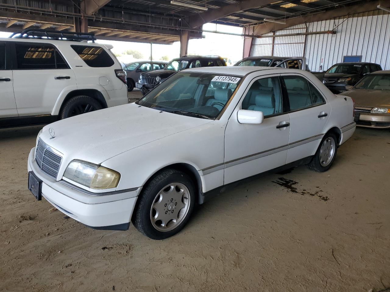 1994 Mercedes-Benz 200 220, VIN WDBHA22E7RF004365 — Мелкие вмятины и царапины