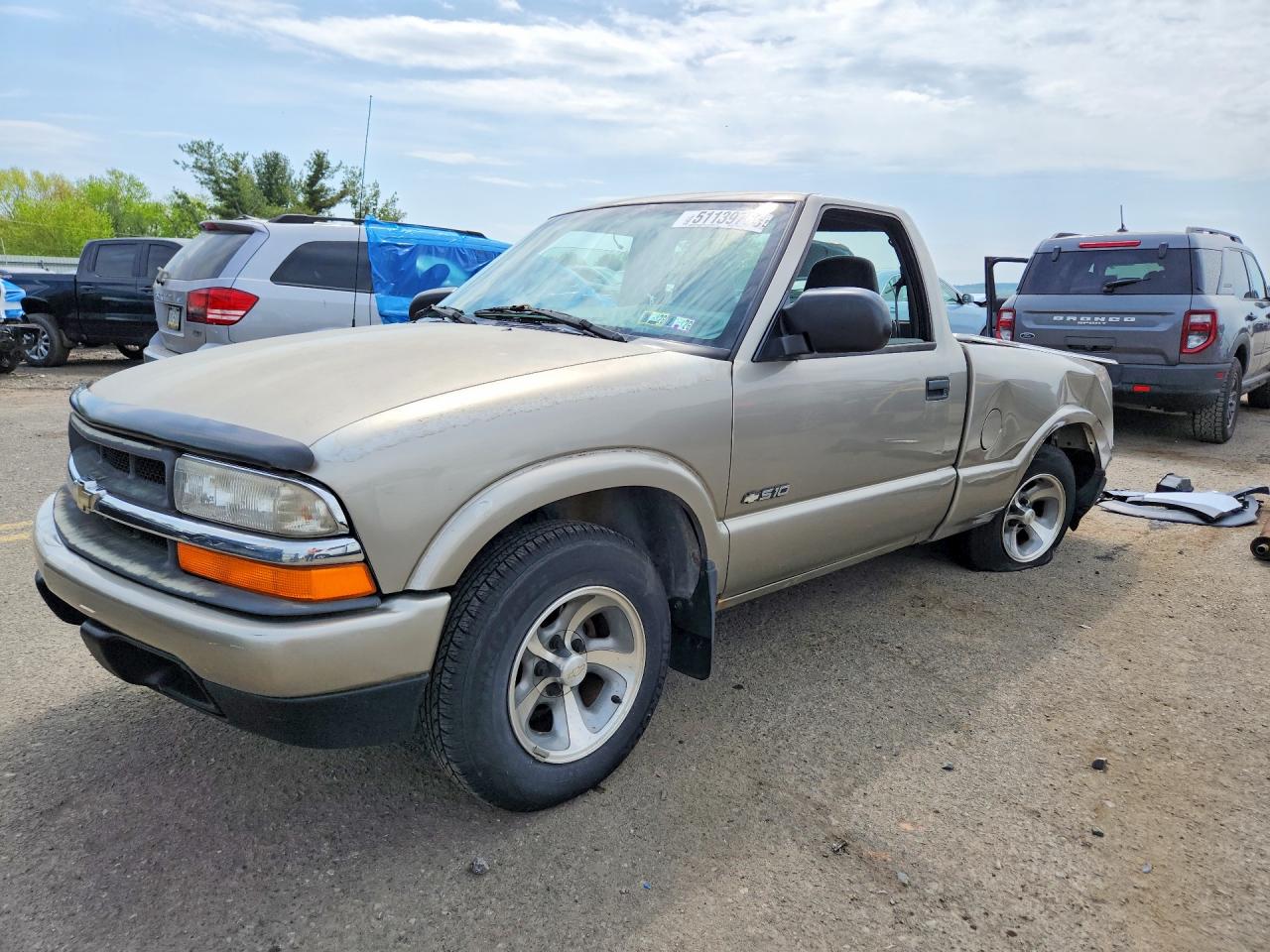 2000 Chevrolet S-10 LS, VIN 1GCCS1445YK157517 — Rear end