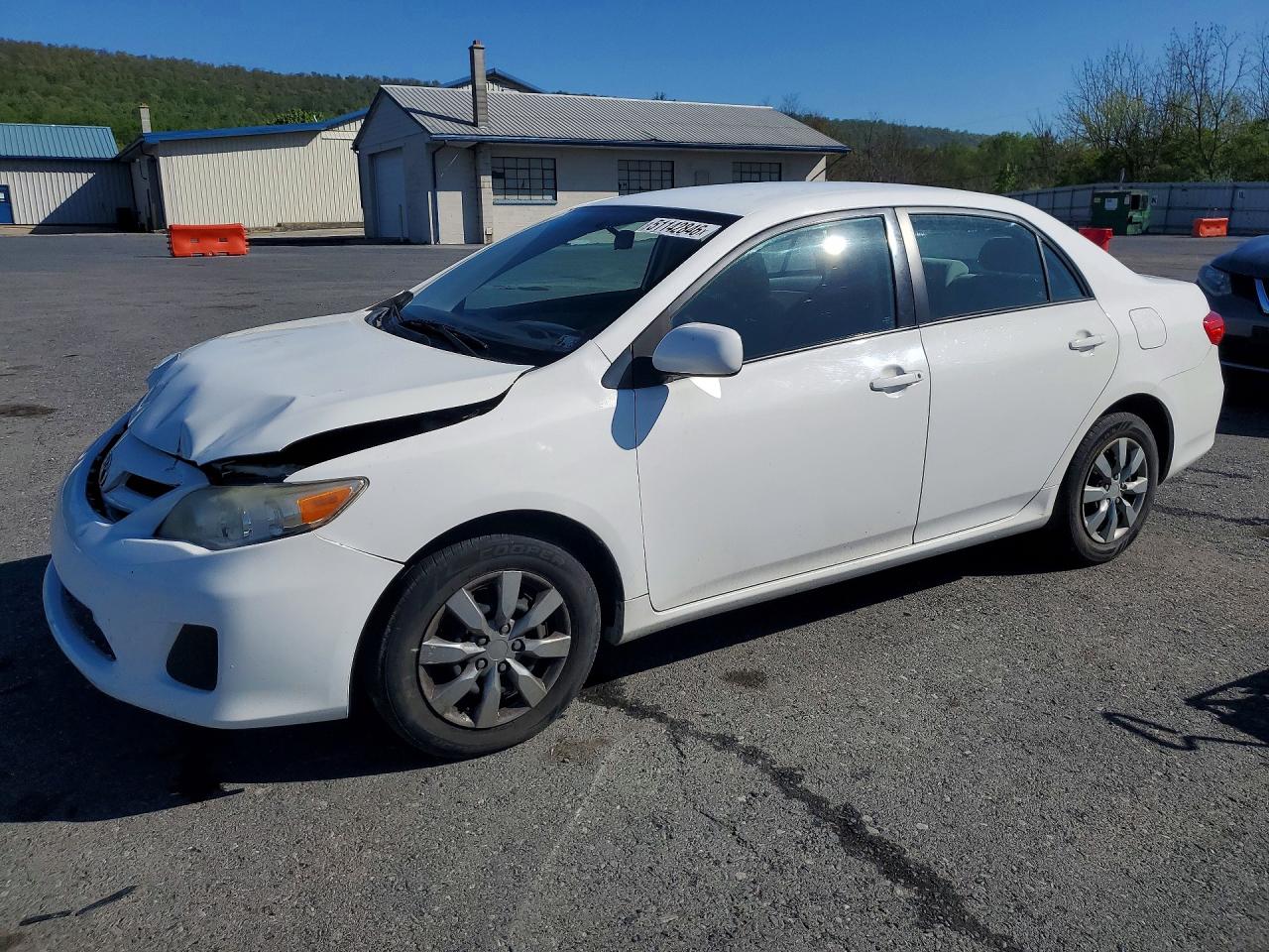 2011 Toyota Corolla LE, VIN 2T1BU4EE1BC684848 — Front end