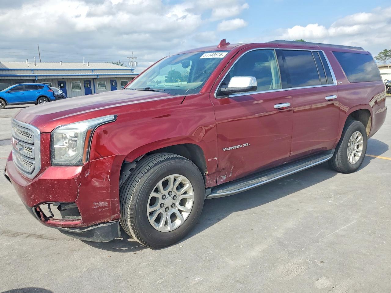 2017 GMC Yukon XL SLT, VIN 1GKS2GKC1HR189952 — Front end
