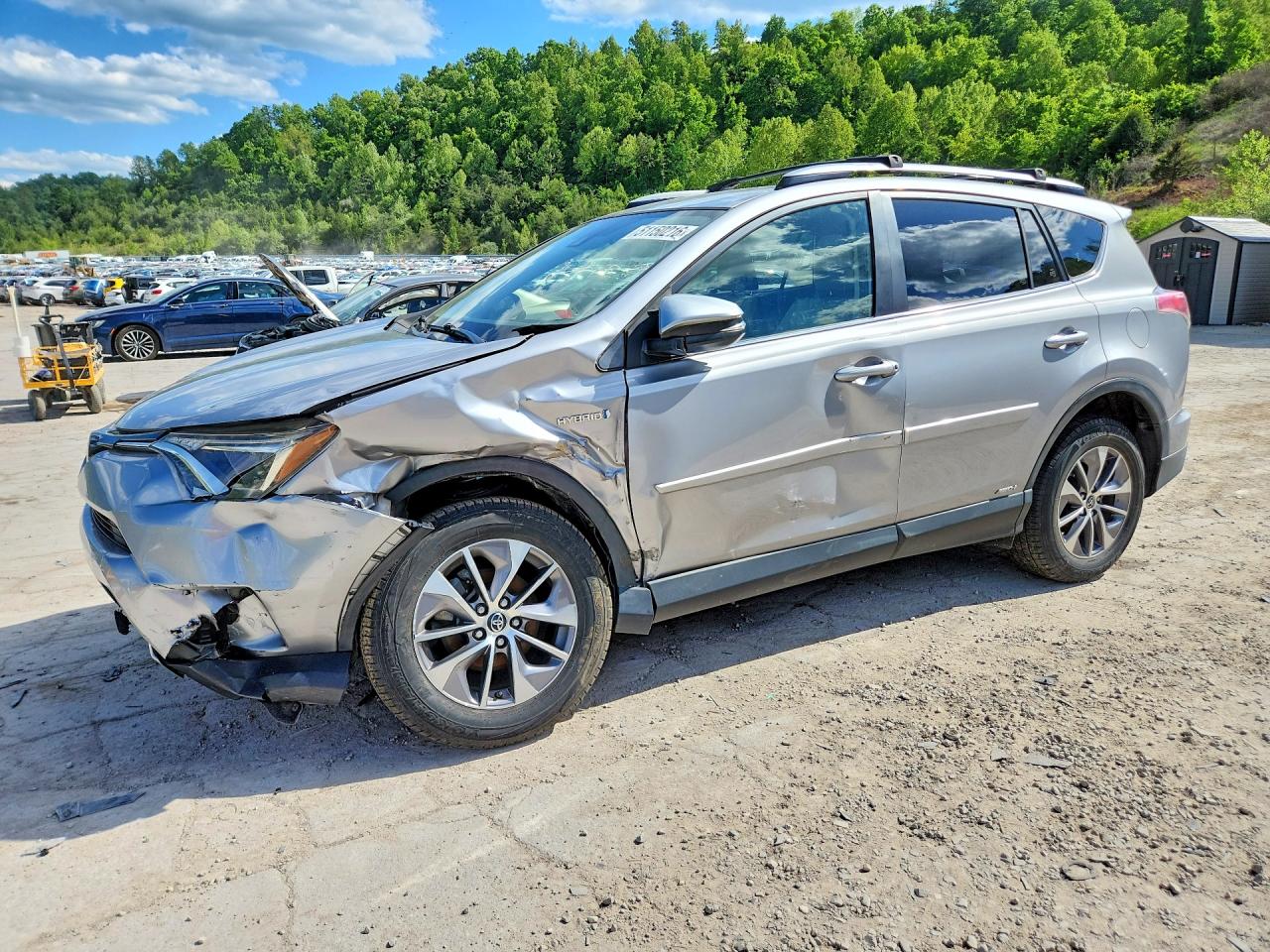 2018 Toyota RAV4 Hybrid XLE, VIN JTMRJREV1JD259295 — Front end