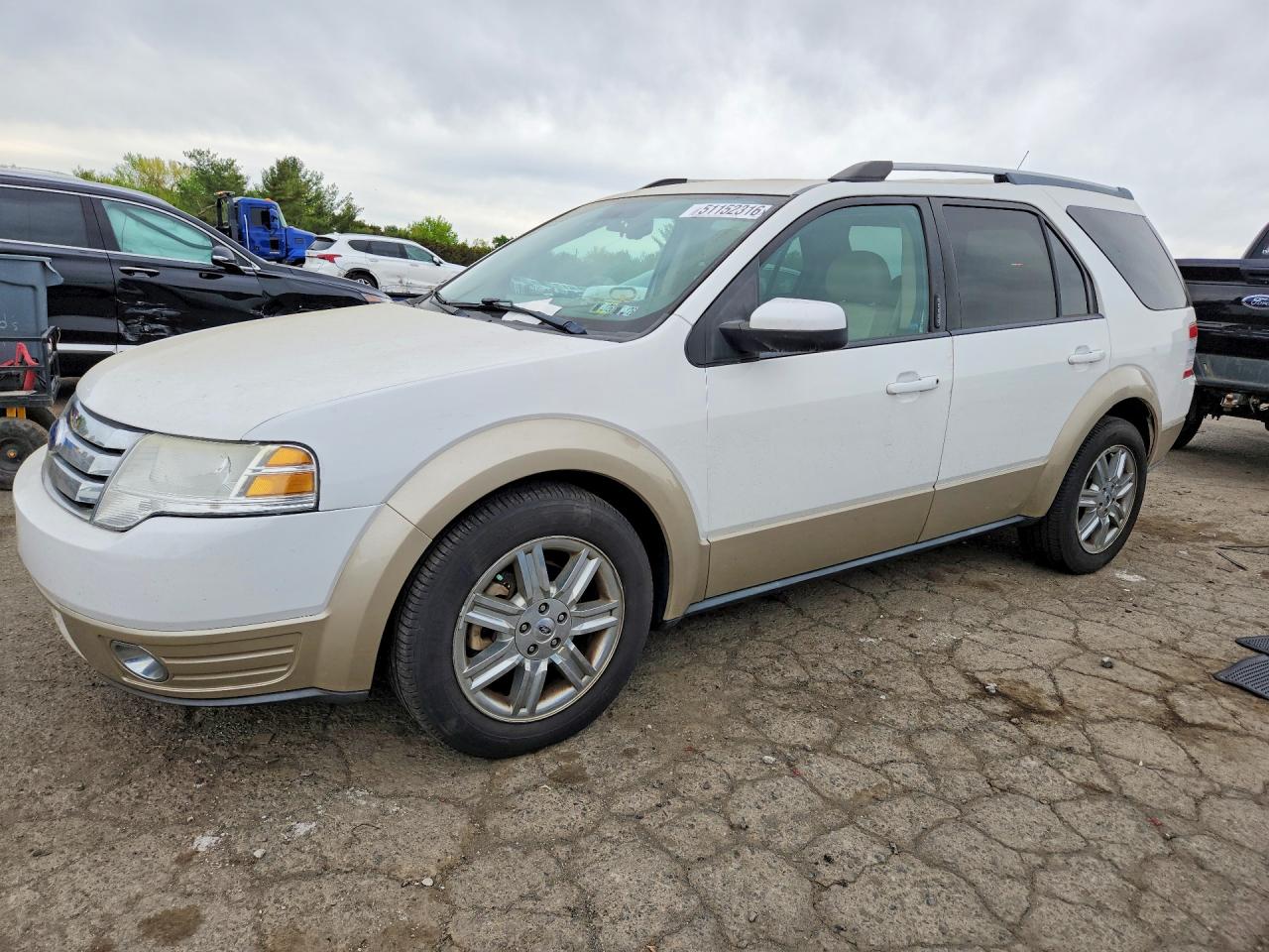 2008 Ford Taurus X Eddie Bauer, VIN 1FMDK07W58GA16084 — Side