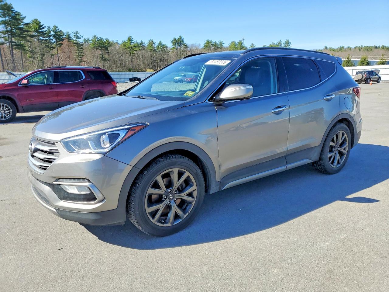 2017 Hyundai Santa Fe Ultimate, VIN 5XYZWDLA8HG501726 — Front end