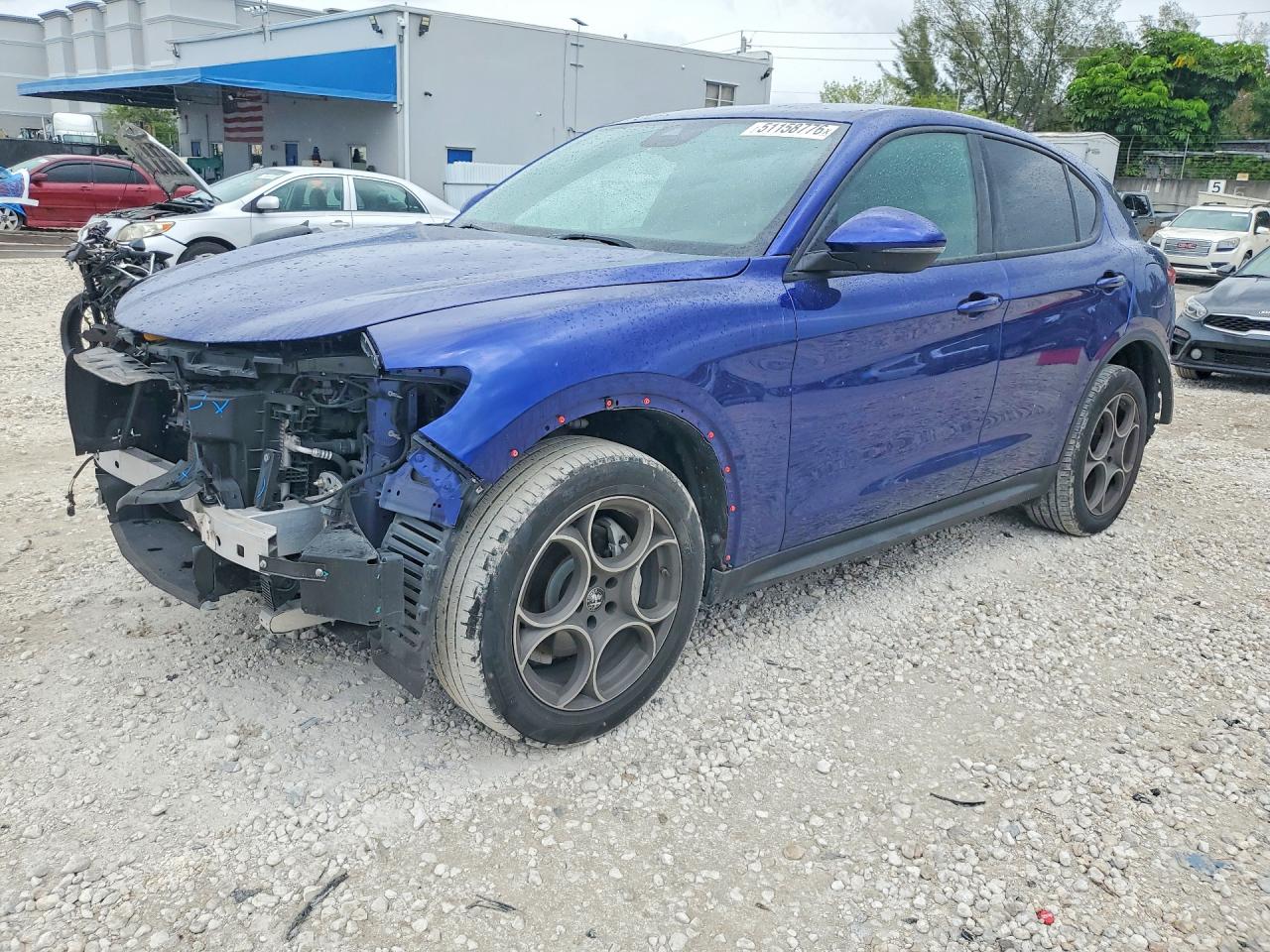 2023 Alfa Romeo Stelvio Sprint, VIN ZASPAJAN4P7D50509 — Front end
