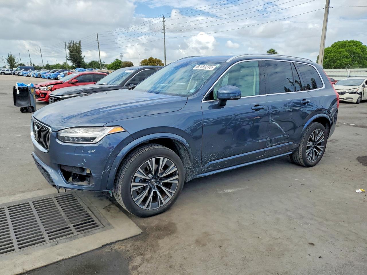 2021 Volvo XC90 Momentum, VIN YV4102CK8M1680563 — Front end