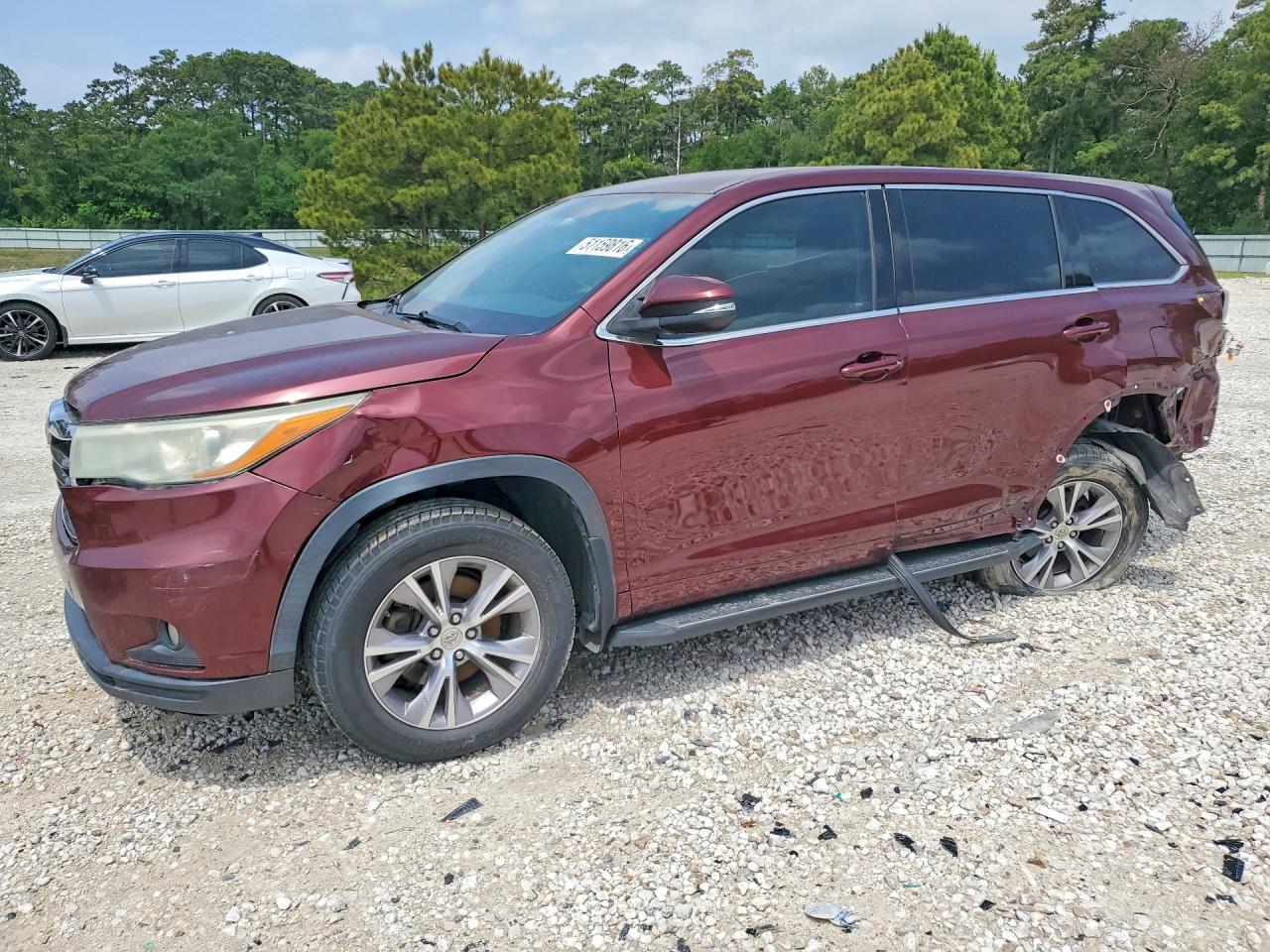 2015 Toyota Highlander LE Plus, VIN 5TDZKRFH9FS054776 — Rear end