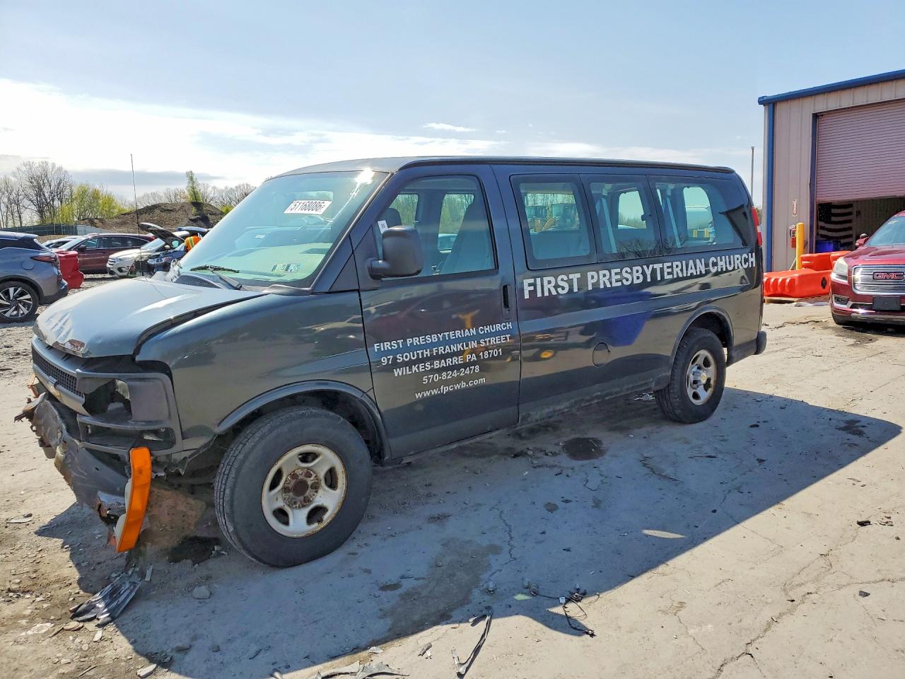 2005 Chevrolet Express Passenger, VIN 1GNFG15T051204949 — Front end