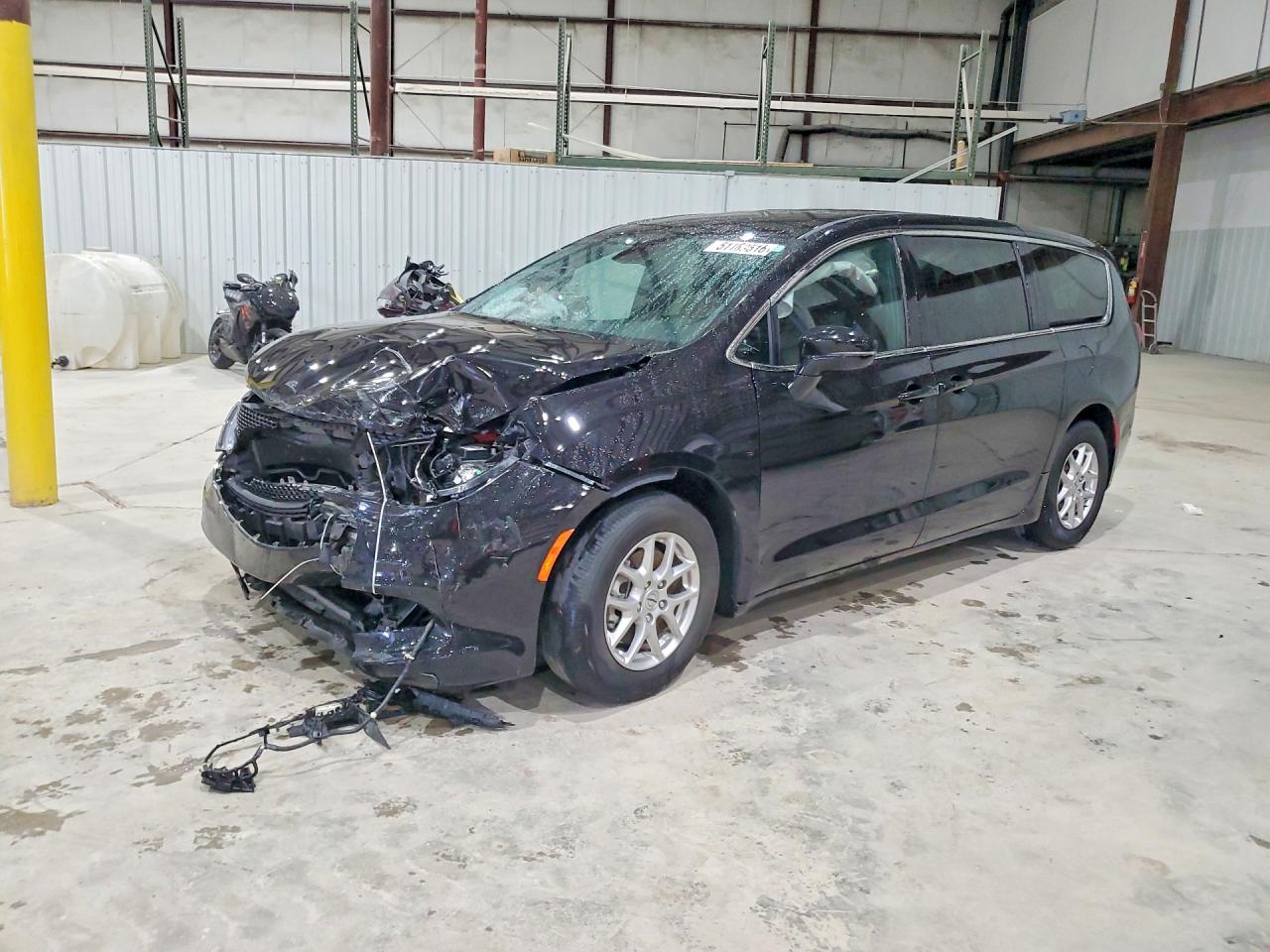 2025 Chrysler Voyager LX, VIN 2C4RC1CG8SR538161 — Перед