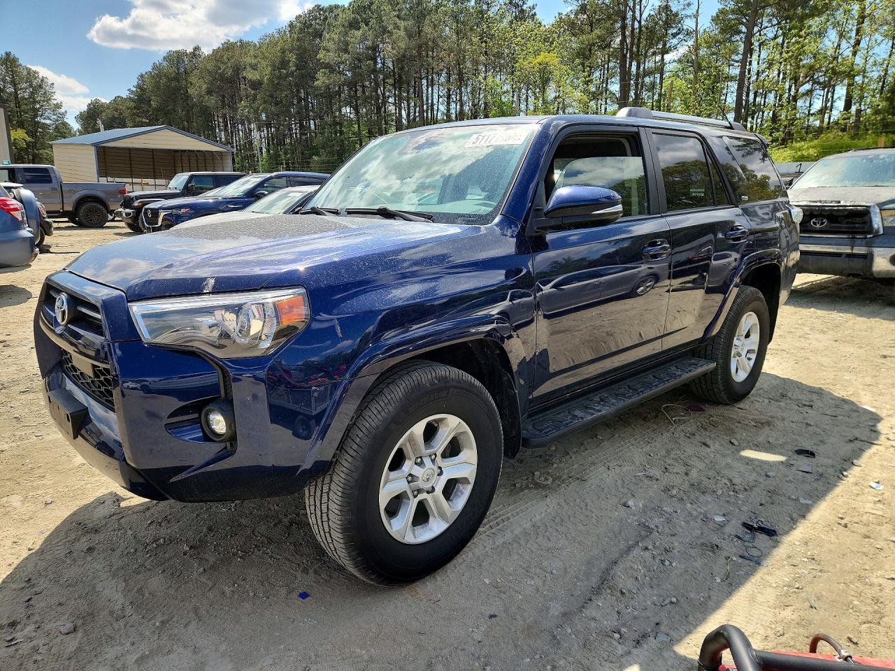 2021 Toyota 4Runner SR5 Premium, VIN JTENU5JR5M5870660 — Side