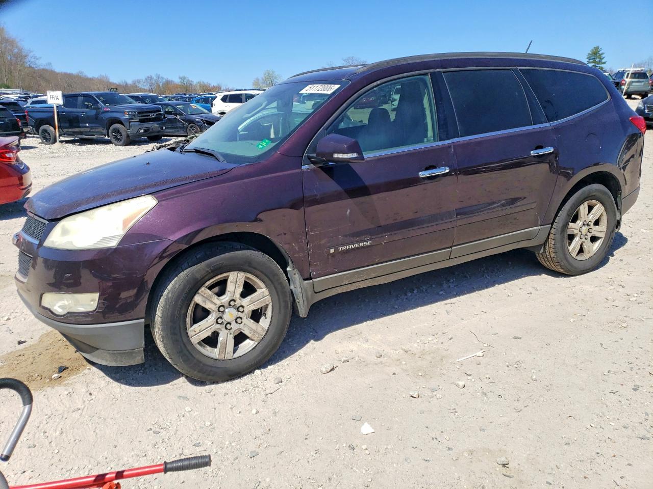 2009 Chevrolet Traverse 2LT, VIN 1GNEV23D89S161755 — Side