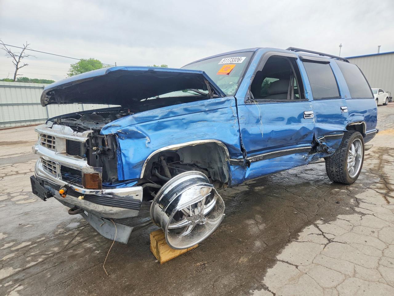 1997 Chevrolet Tahoe, VIN 1GNEK13R7VJ407614 — Бок
