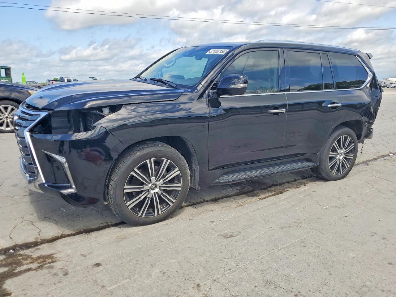 2018 Lexus LX 570, VIN JTJHY7AX4J4253491 — Rear end
