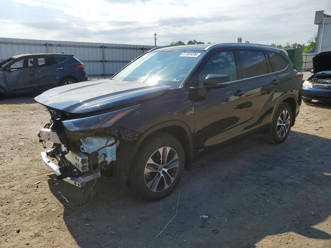 2026 Toyota Highlander Hybrid XLE, VIN 5TDKBRCH1TS703293 — Front end