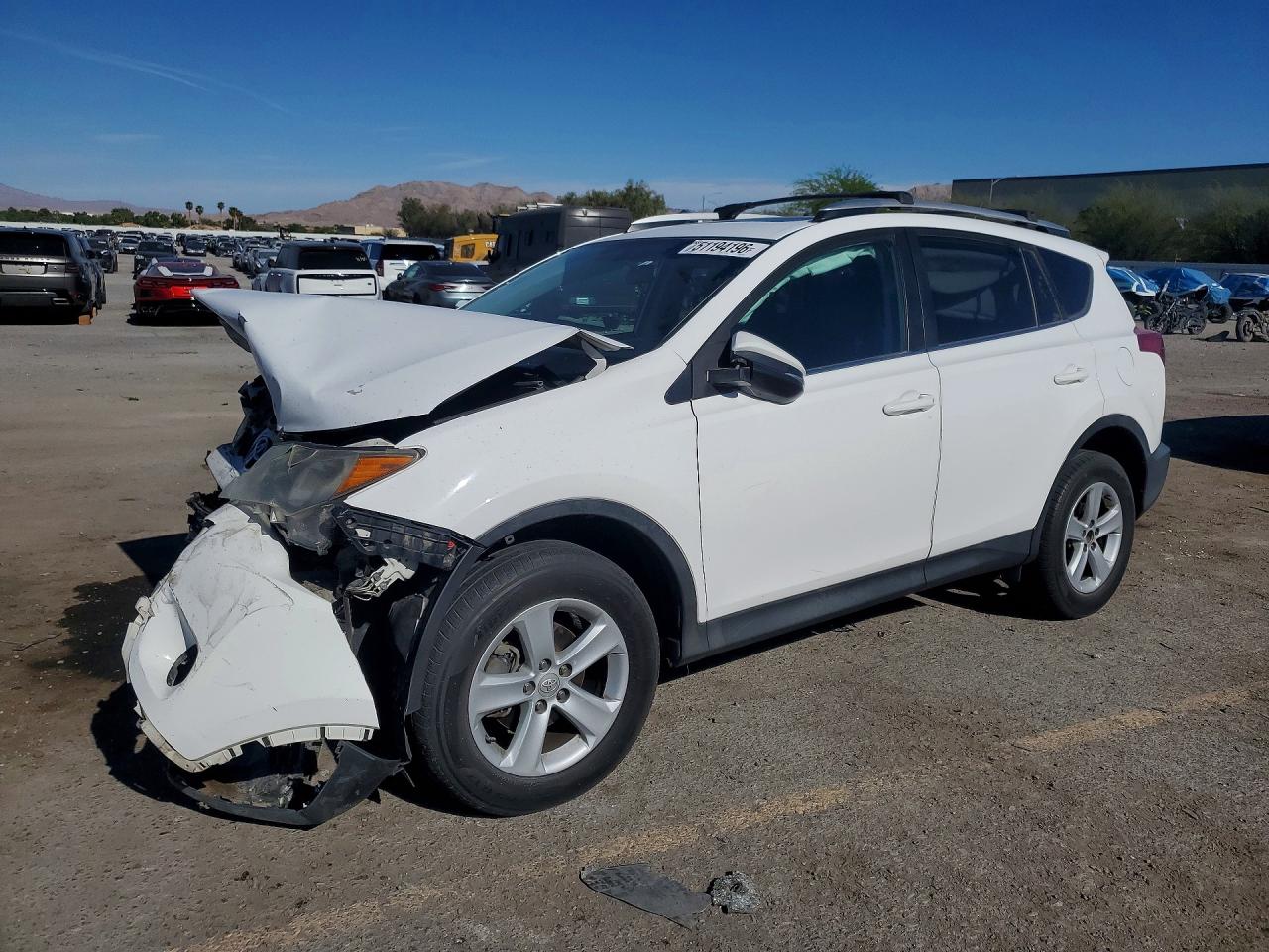 2013 Toyota RAV4 XLE, VIN 2T3RFREV8DW100735 — Front end