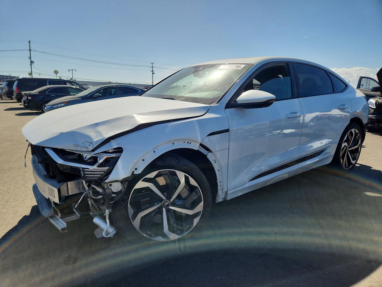 2024 Audi Q8 e-tron Sportback S line Premium Plus, VIN WA1CAAGE4RB010463 — Перед