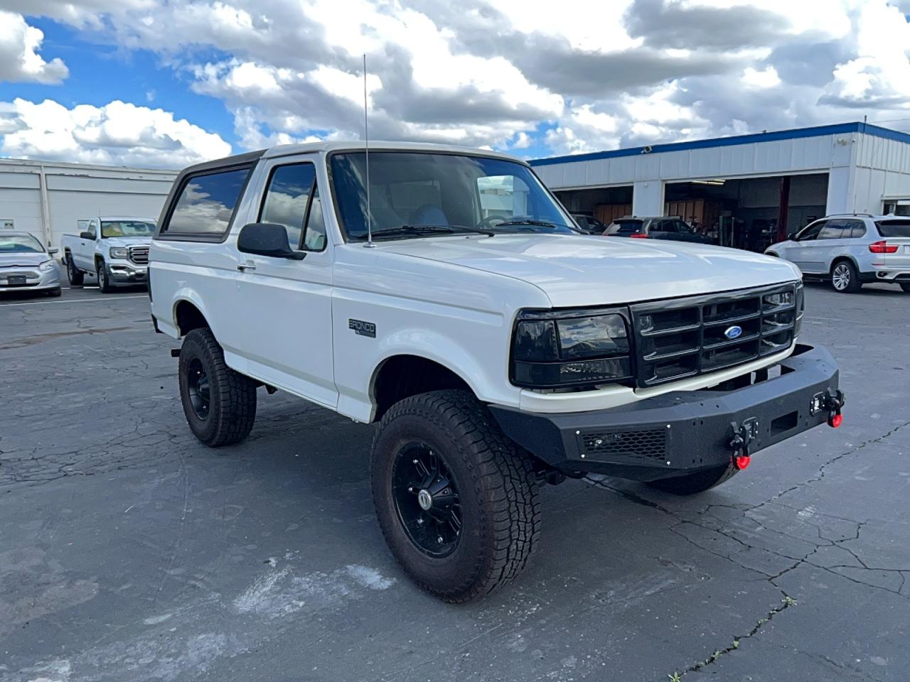 1995 Ford Bronco Custom, VIN 1FMEU15H0SLB80835 — Minor dents and scratches