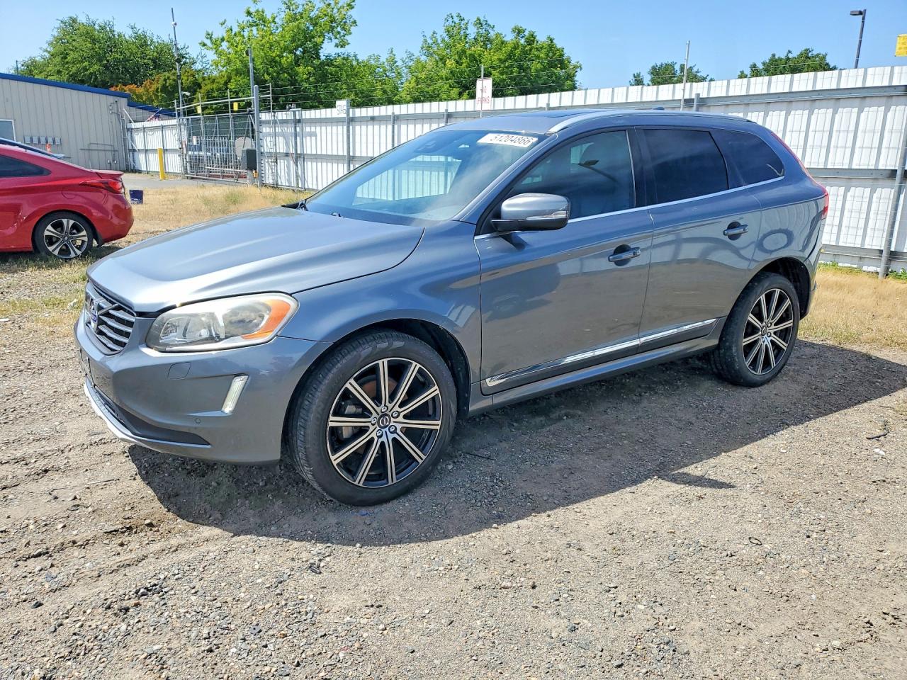 2016 Volvo XC60 T5 Drive-E Platinum, VIN YV440MDM9G2868631 — Rear end