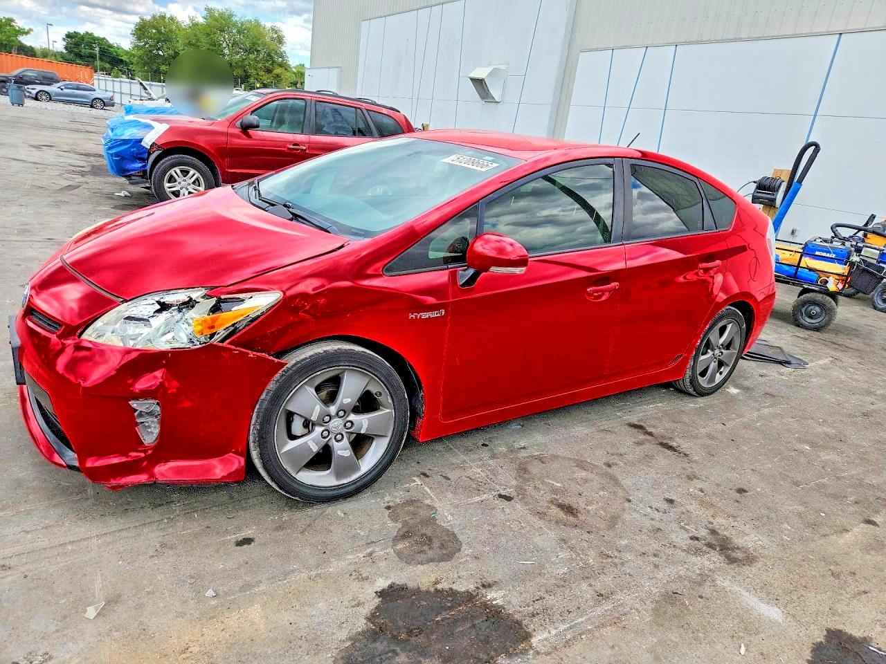2015 Toyota Prius Persona Series, VIN JTDKN3DU3F0399715 — Front end