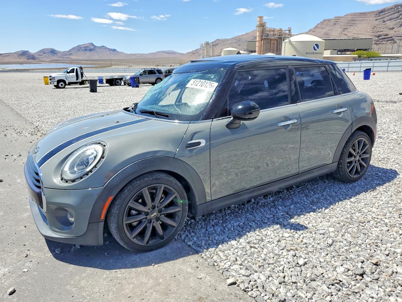 2018 MINI Hardtop 4 Door Cooper, VIN WMWXU1C58J2F79552 — Бок