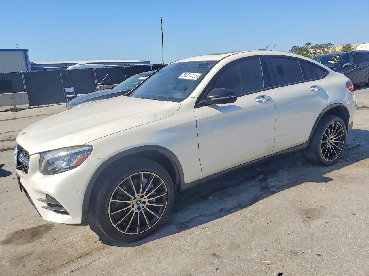 2019 Mercedes-Benz GLC 300, VIN WDC0J4KB5KF639150 — Minor dents and scratches