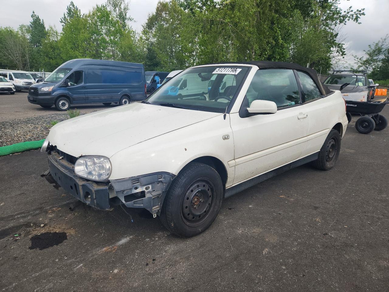 2001 Volkswagen Cabriolet GLS, VIN 3VWCC21V11M807231 — Front end