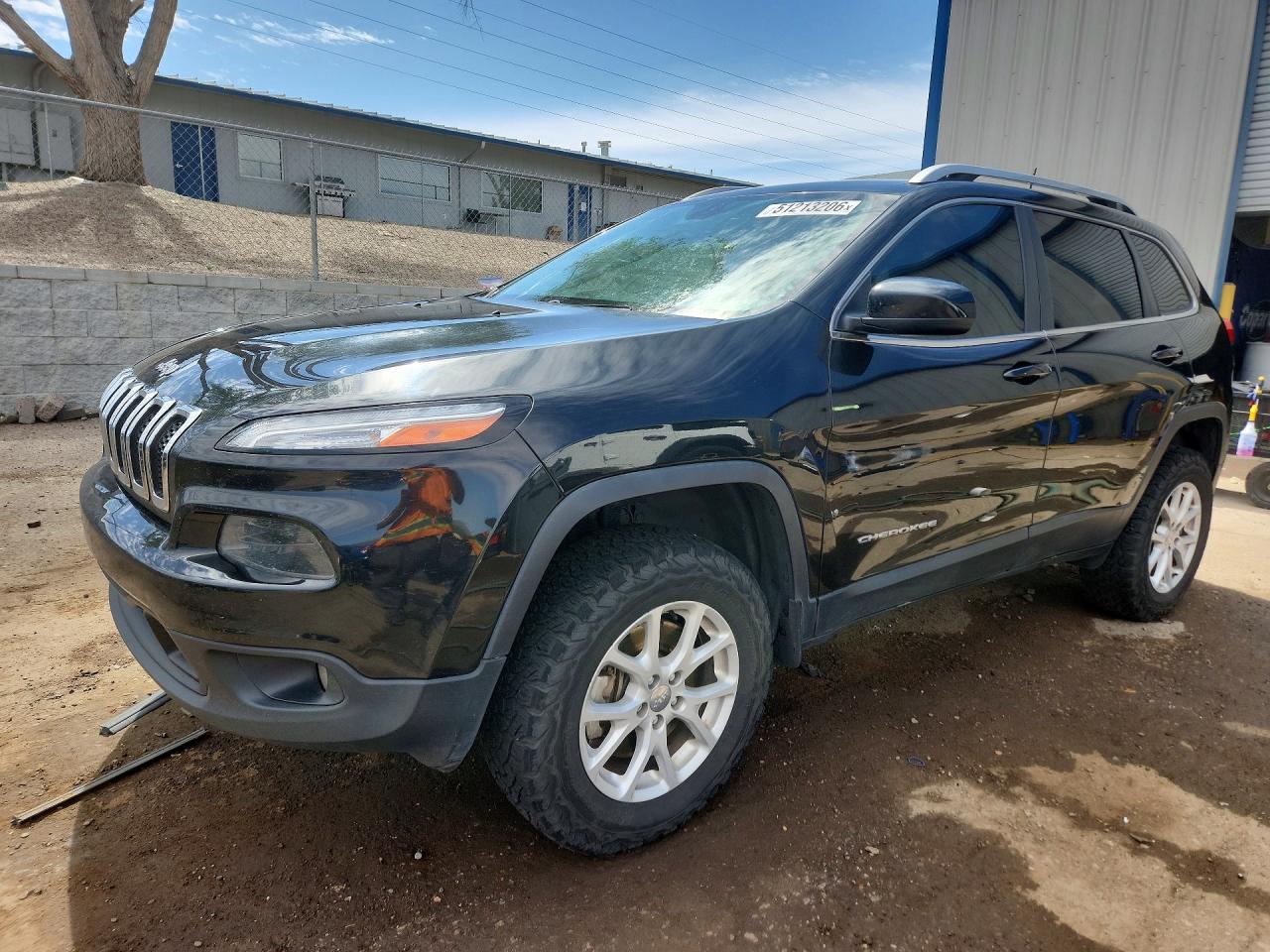 2016 Jeep Cherokee Latitude, VIN 1C4PJMCB4GW228736 — Side