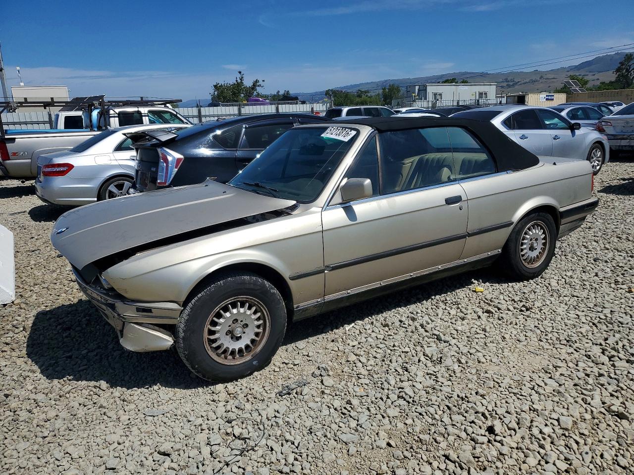 1991 BMW 318, VIN WBABA731XMEJ11079 — Front end