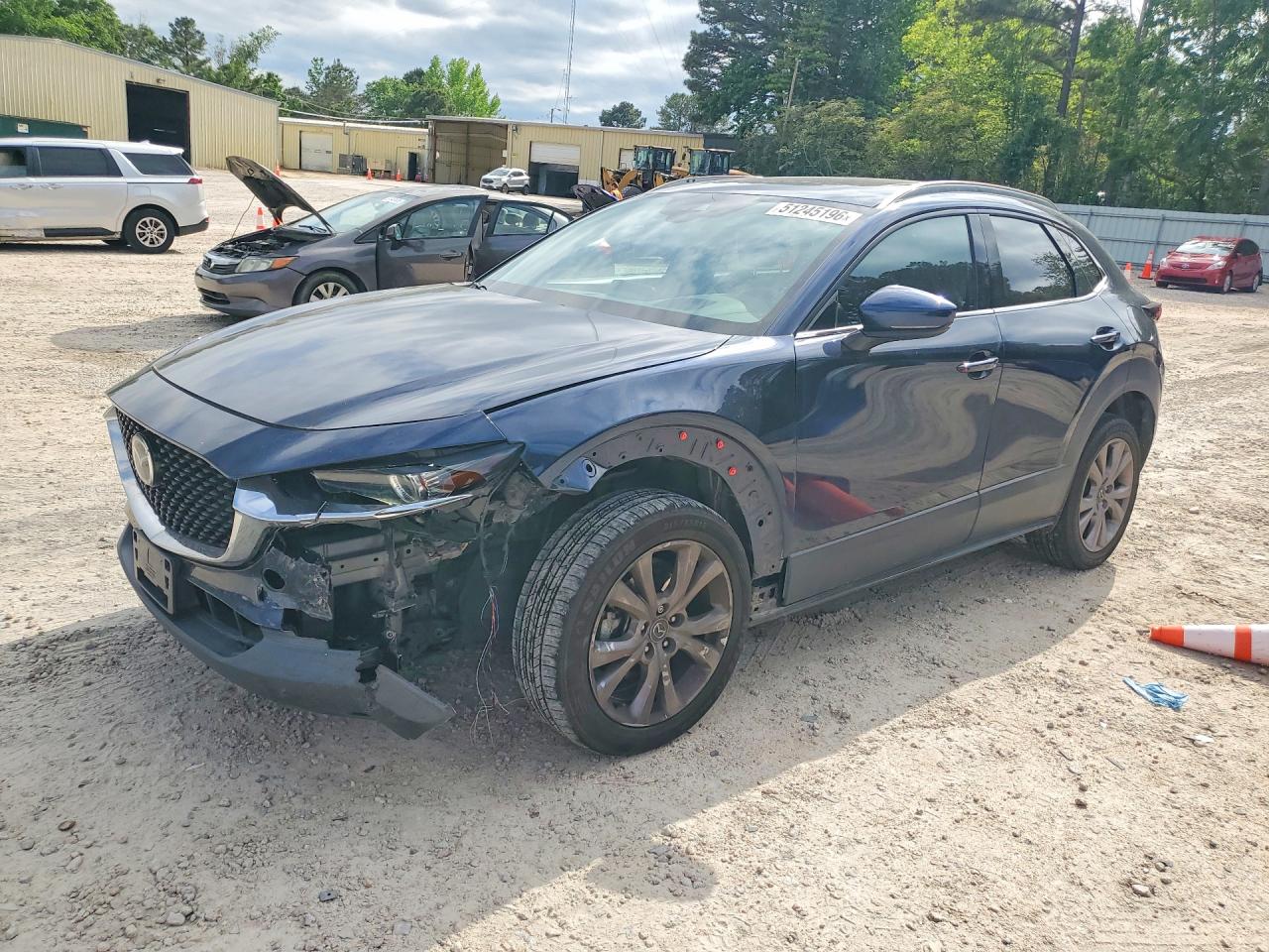 2021 Mazda CX-30 Premium, VIN 3MVDMBDM0MM220271 — Front end
