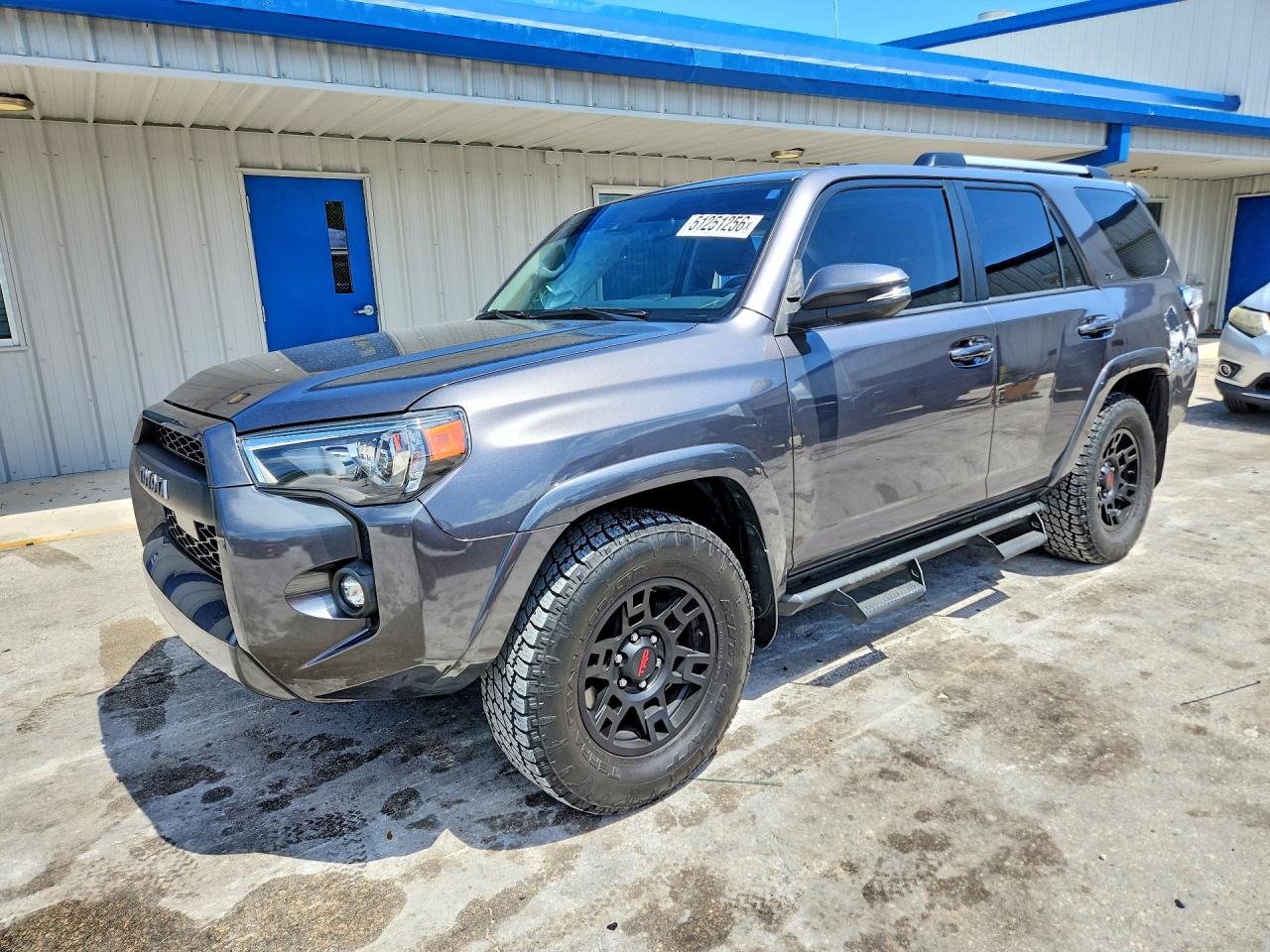 2022 Toyota 4Runner SR5 Premium, VIN JTEFU5JR3N5268796 — Side