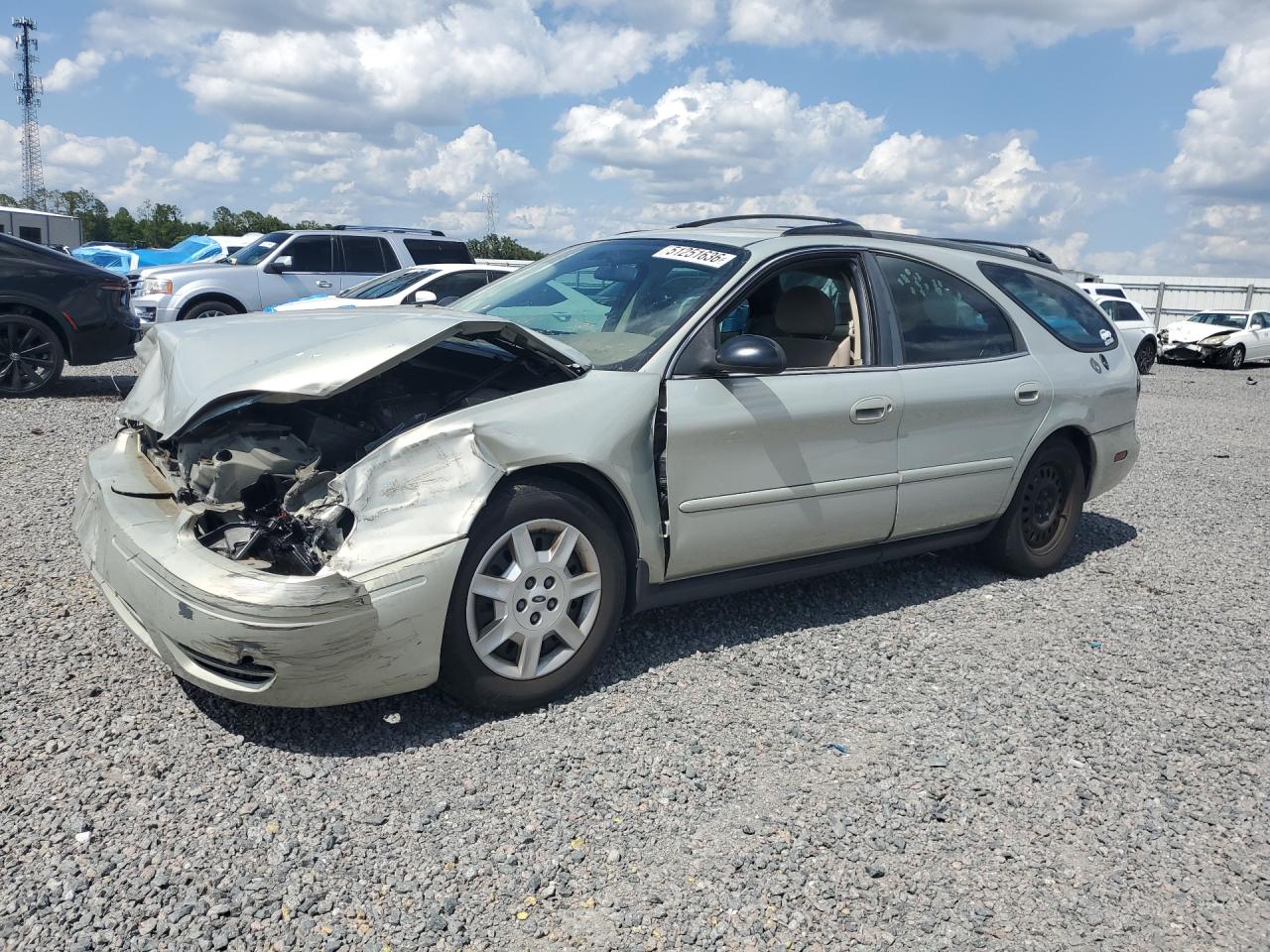 2004 Ford Taurus SE, VIN 1FAFP58224A199941 — Front end