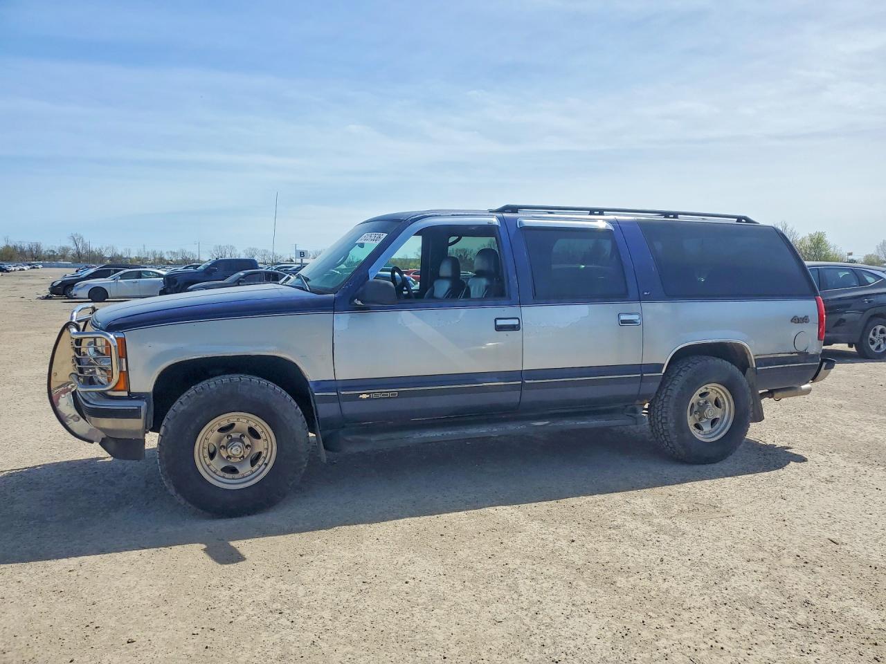 1997 Chevrolet Suburban, VIN 1GNFK16R1VJ345577 — Side