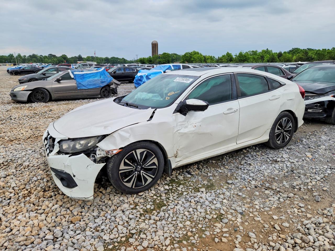 2017 Honda Civic EX-L, VIN 19XFC1F75HE023160 — Перед