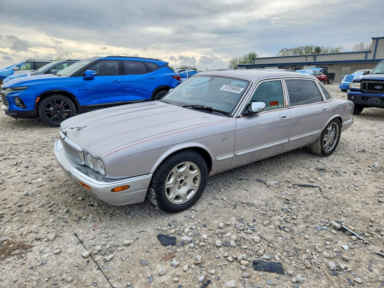 2002 Jaguar XJ Vanden Plas, VIN SAJDA24C52LF45034 — Front end