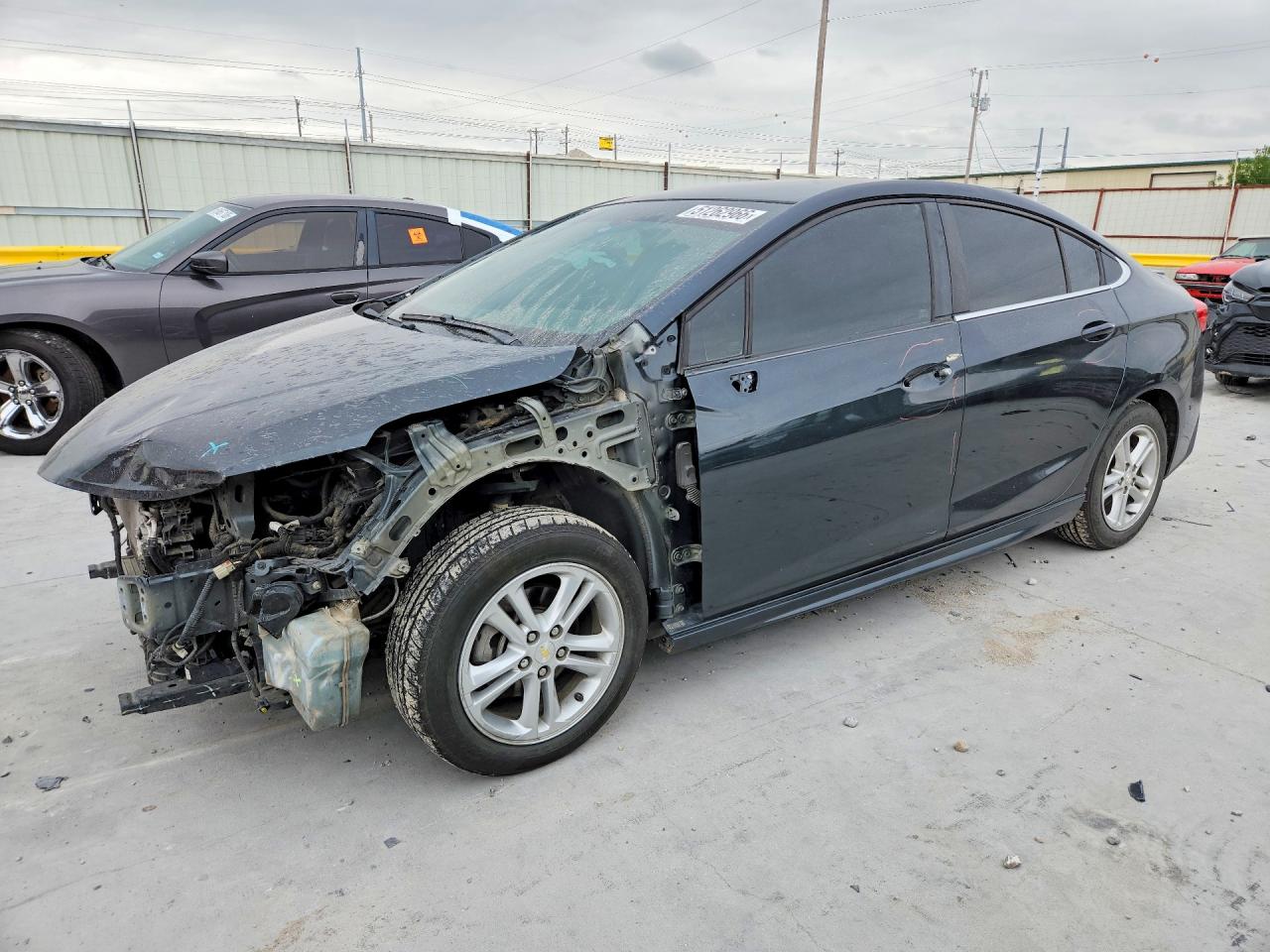 2018 Chevrolet Cruze LT, VIN 1G1BE5SM5J7146306 — Front end