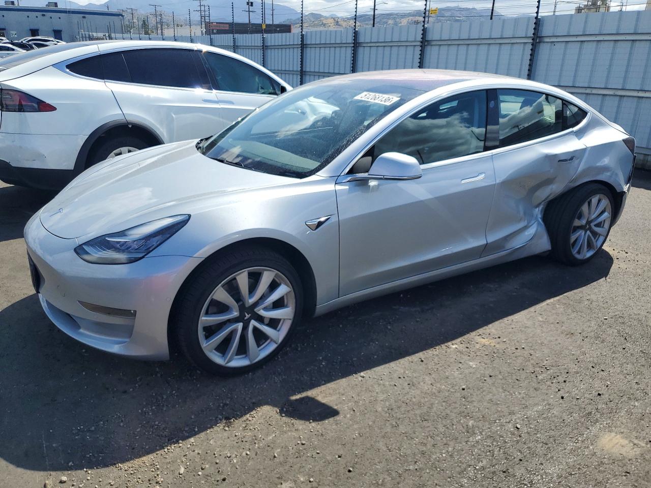 2017 Tesla Model 3 Standard, VIN 5YJ3E1EA9HF000985 — Зад