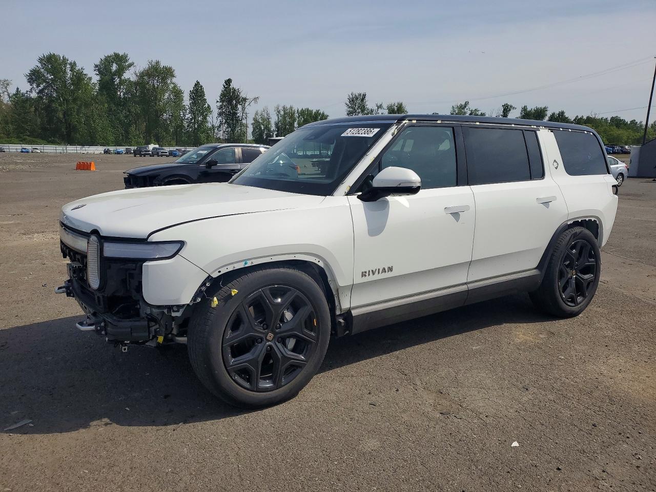 2024 Rivian R1S Adventure, VIN 7PDSGBBA0RN039508 — Rear end