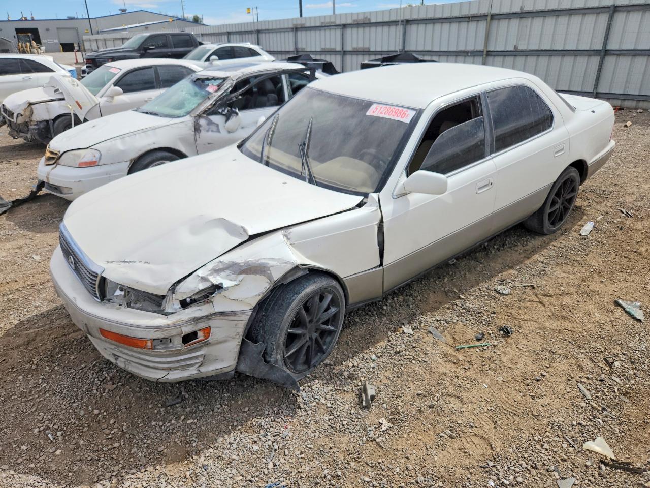 1992 Lexus LS 400, VIN JT8UF11EXN0124539 — Front end